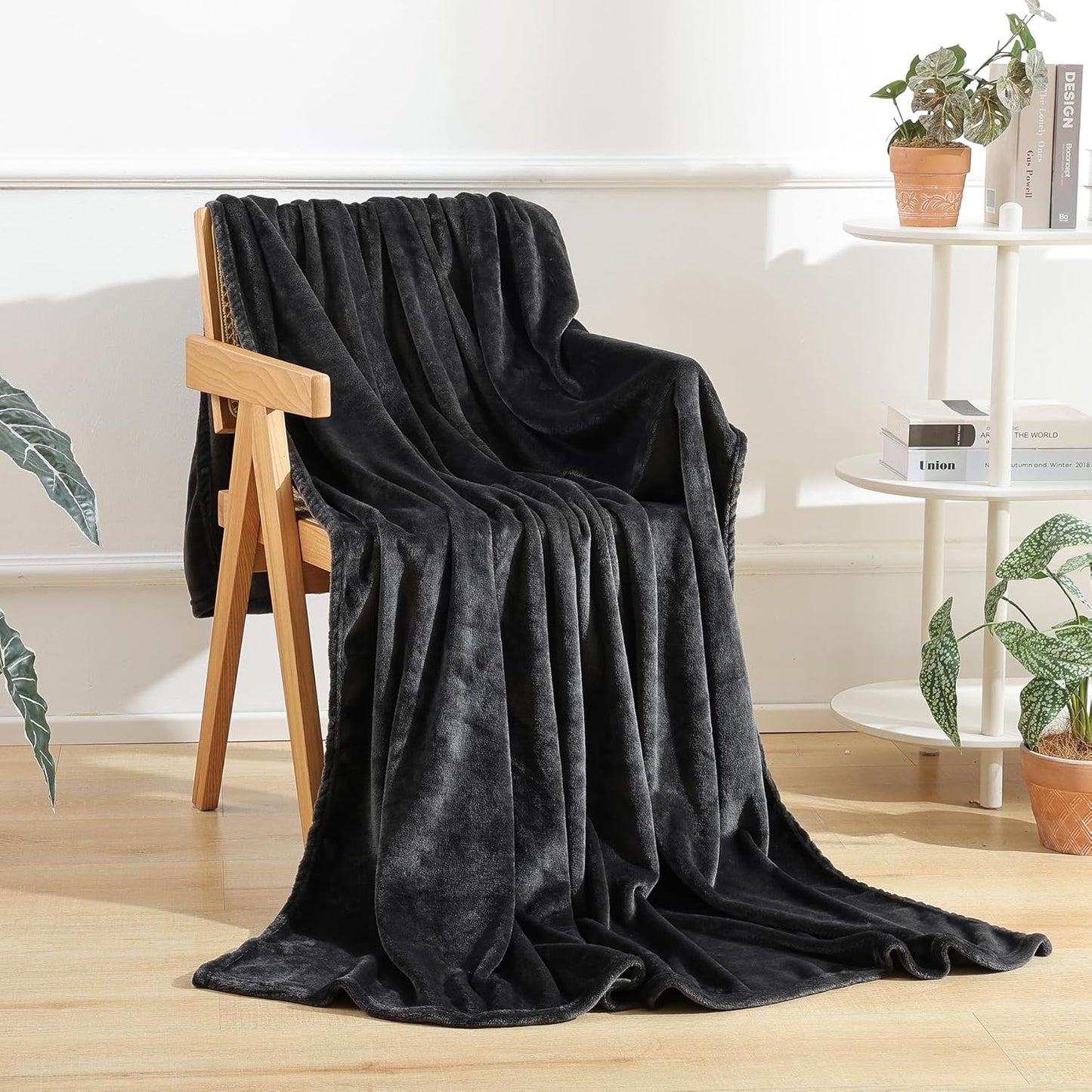 Fleece Throw Blanket for Couch, Luxury Plush Cozy Fuzzy Blankets Microfiber, Super Soft, Warm, Lightweight, Sofa, Travel, Camping, All Seasons Suitable, 50x60 Inches