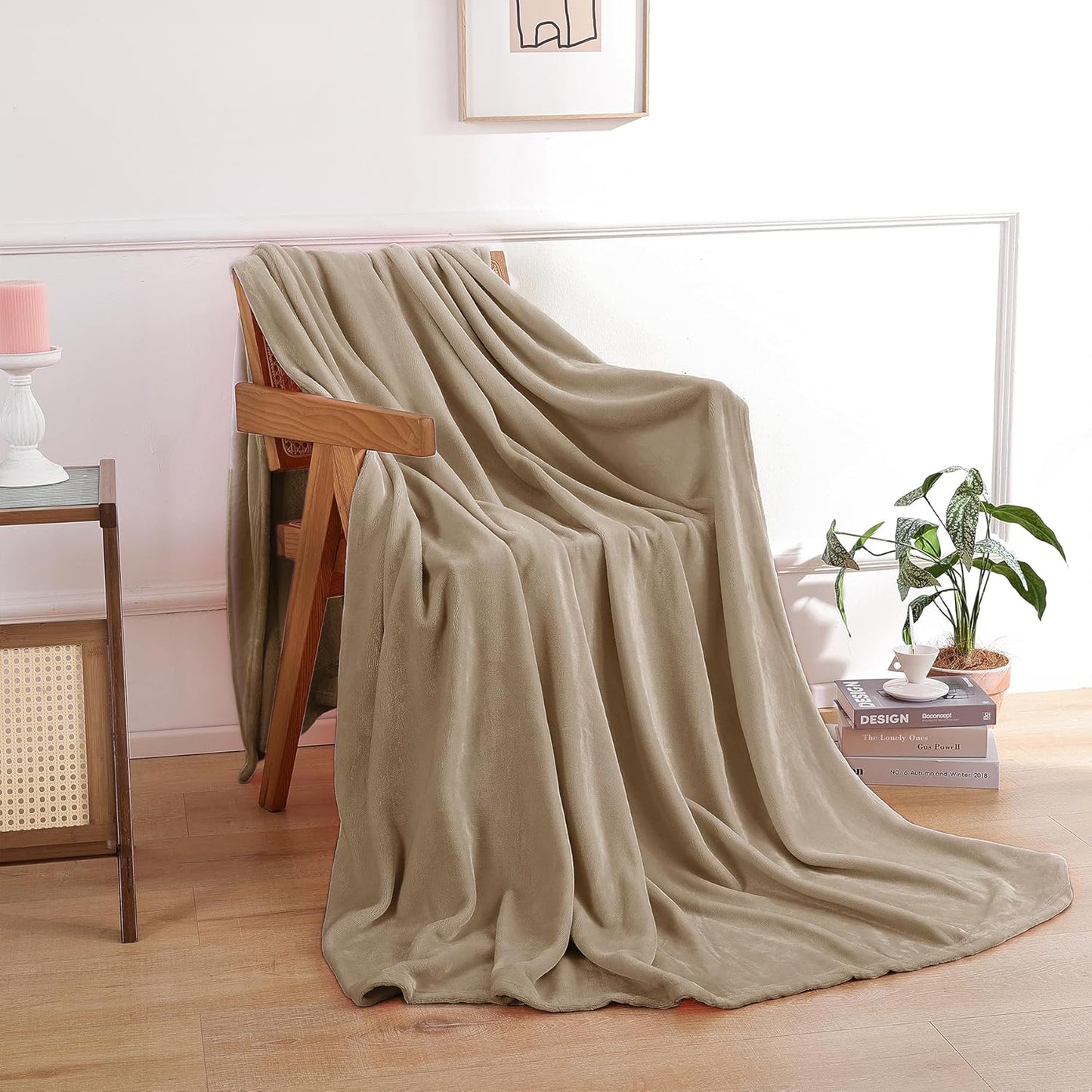 Fleece Throw Blanket for Couch, Luxury Plush Cozy Fuzzy Blankets Microfiber, Super Soft, Warm, Lightweight, Sofa, Travel, Camping, All Seasons Suitable, 50x60 Inches