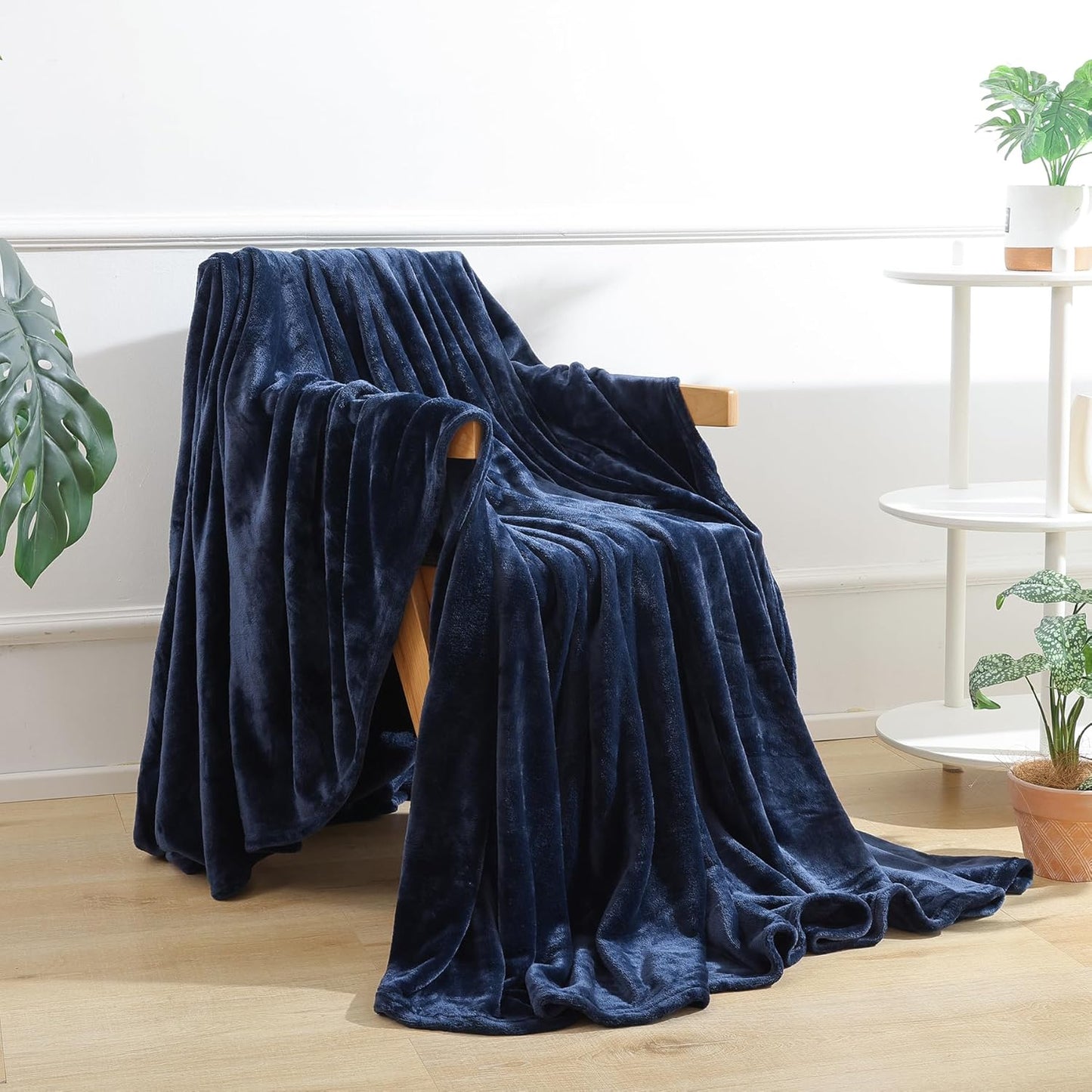 Fleece Throw Blanket for Couch, Luxury Plush Cozy Fuzzy Blankets Microfiber, Super Soft, Warm, Lightweight, Sofa, Travel, Camping, All Seasons Suitable, 50x60 Inches