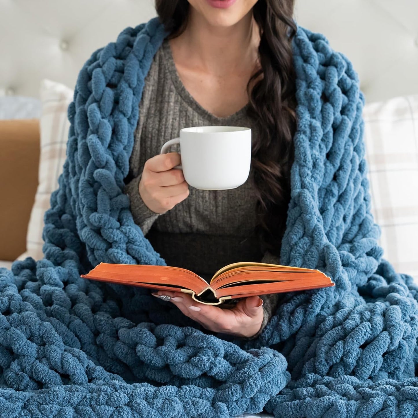 SAMIAH LUXE Green Chunky Knit Boho Throw Blanket, Large Thick Yarn Blanket for Nursery or Baby Crib