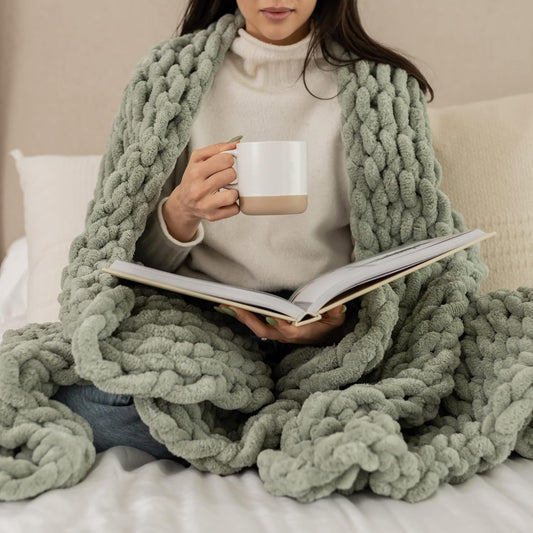 SAMIAH LUXE Green Chunky Knit Boho Throw Blanket, Large Thick Yarn Blanket for Nursery or Baby Crib