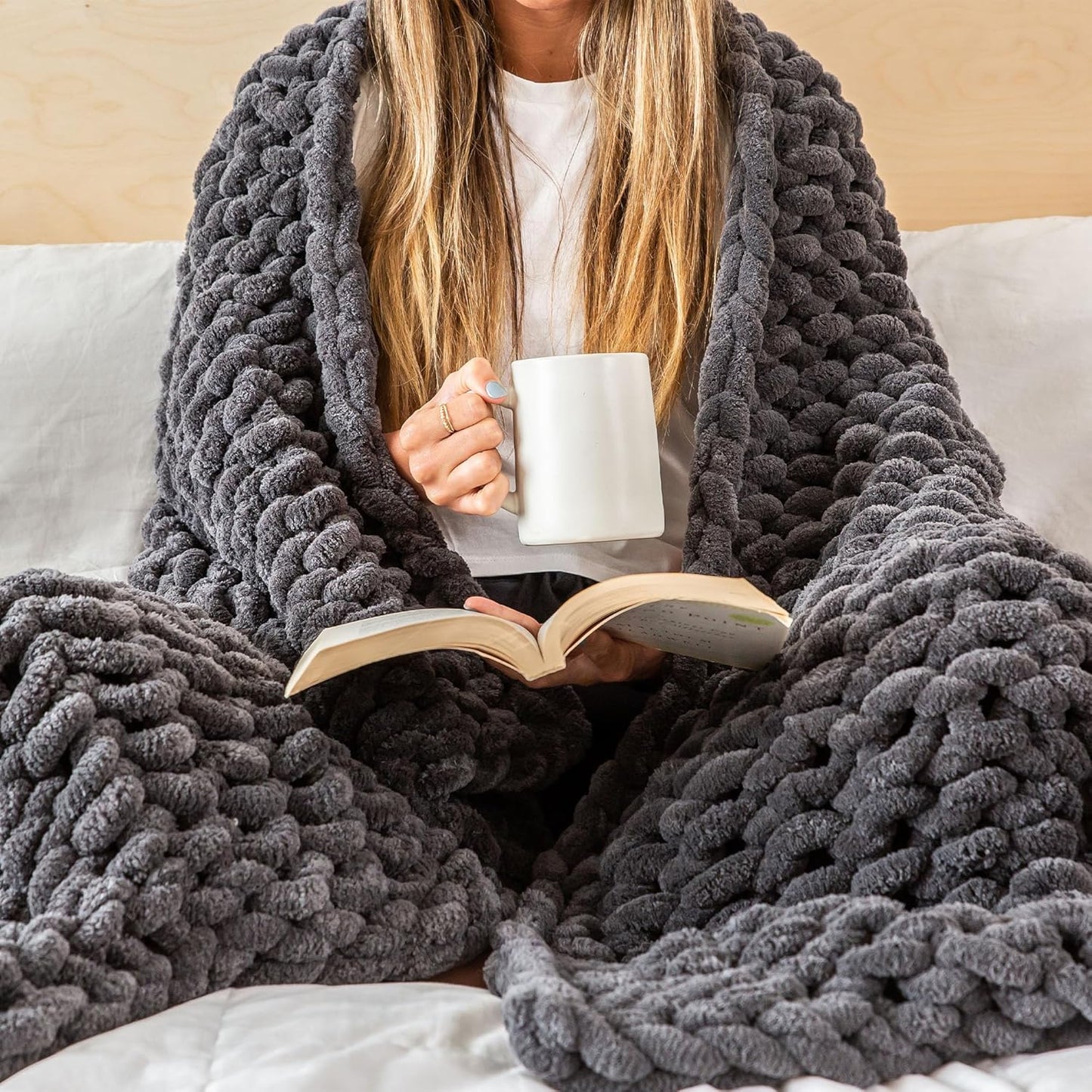 SAMIAH LUXE Green Chunky Knit Boho Throw Blanket, Large Thick Yarn Blanket for Nursery or Baby Crib